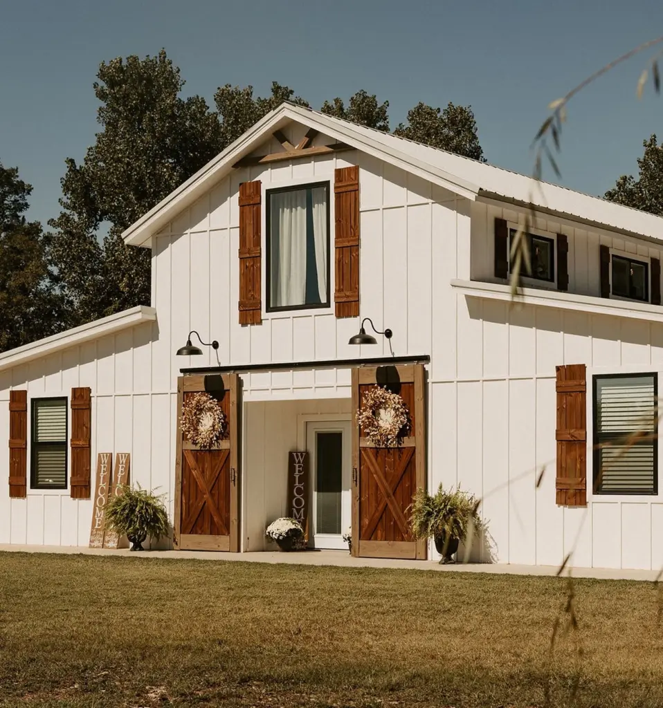 barn outdoor image